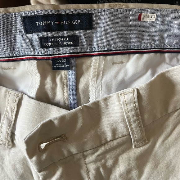 Men's Tommy Hilfiger Custom-Fit Chino Pants - Picture 3 of 4